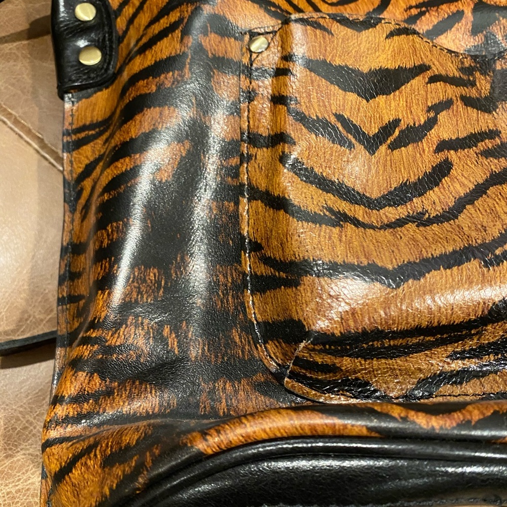 Patricia Nash Leather Acadia Bucket Bag Purse Tiger Print Animal  Crossbody - Picture 13 of 15